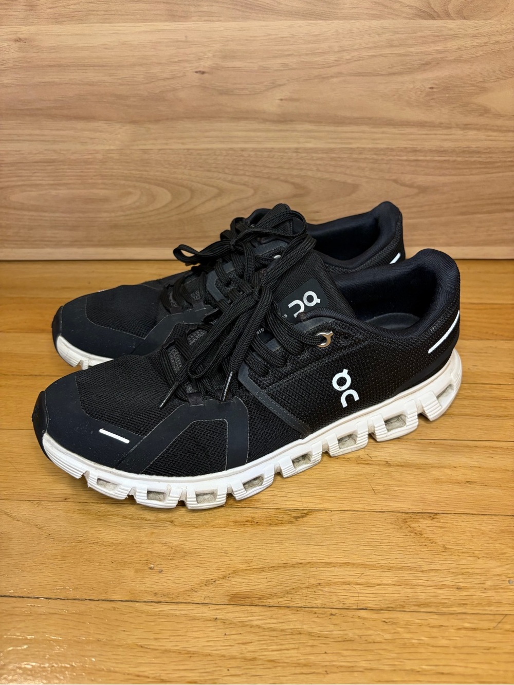 On Cloud 6 Women's Black Sneakers - Size 10